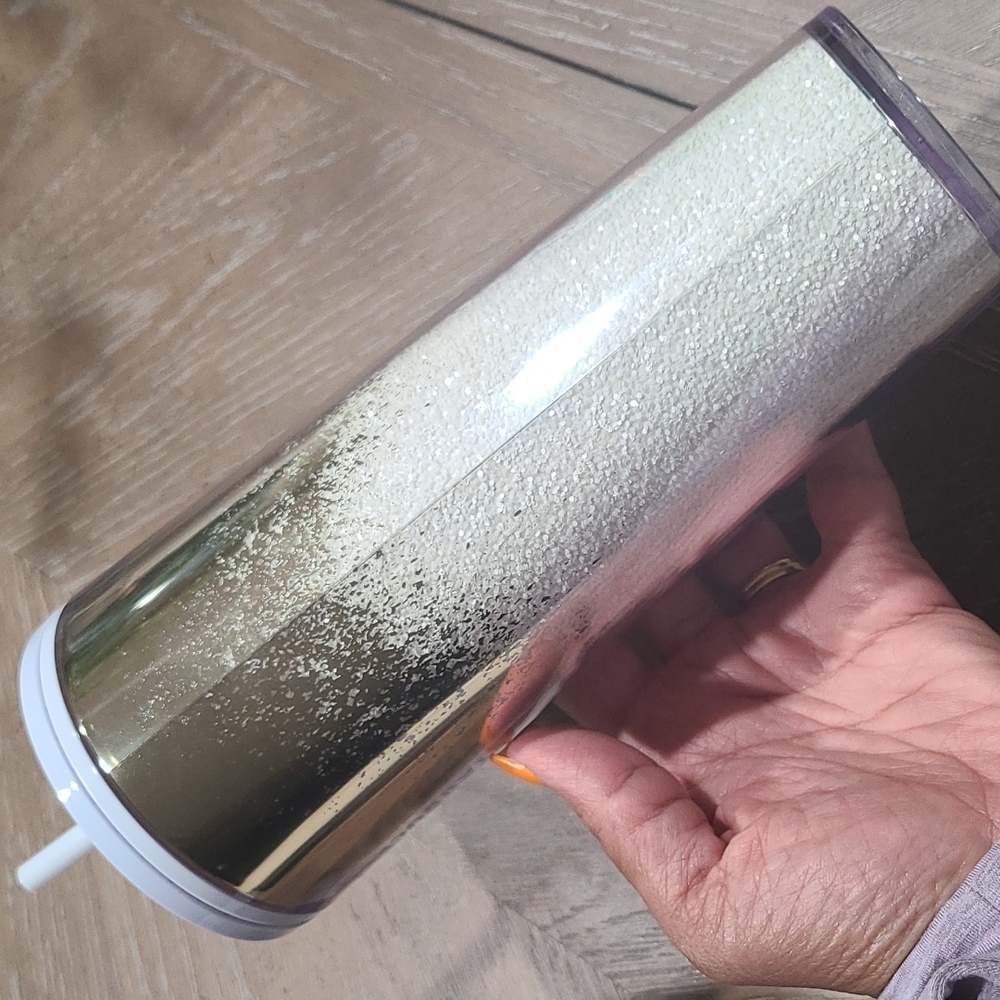 24oz Starbucks snow tumbler - Picture 4 of 5